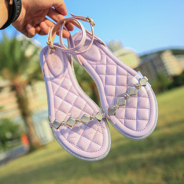 Novi model ležernih sandala sa metalnim elementom u tri boje