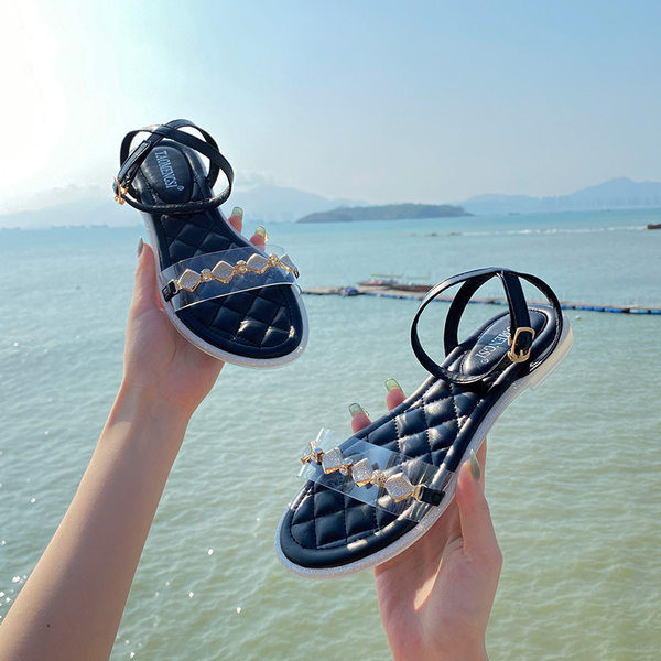 Novi model ležernih sandala sa metalnim elementom u tri boje