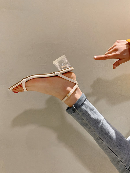 Ženske moderne sandale s prozirnom petom debljine 6 cm