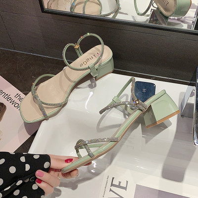 Moderne ženske sandale ukrašene kamenčićima i potpeticom debljine 4 cm