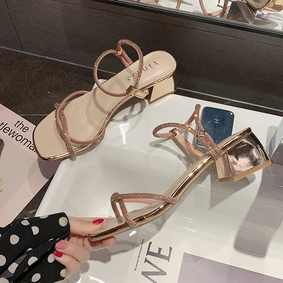 Moderne ženske sandale ukrašene kamenčićima i potpeticom debljine 4 cm