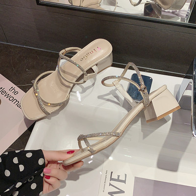 Moderne ženske sandale ukrašene kamenčićima i potpeticom debljine 4 cm