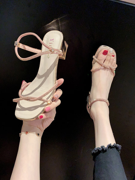 Moderne ženske sandale ukrašene kamenčićima i potpeticom debljine 4 cm