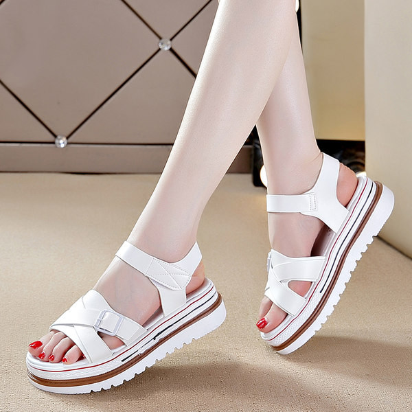 Casual sandale od eko kože na ravnoj platformi