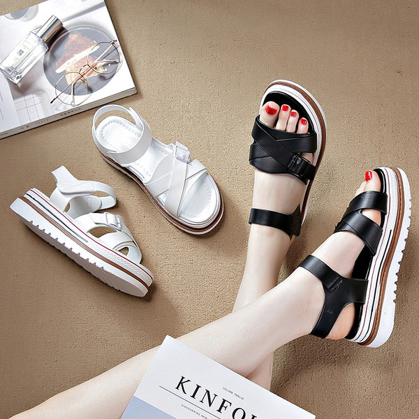 Casual sandale od eko kože na ravnoj platformi