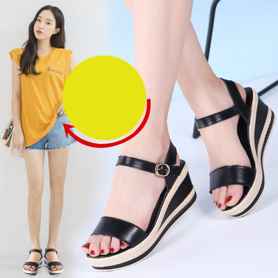 Ležerne sandale od umjetne kože s kopčom i platformom od 5,5 cm