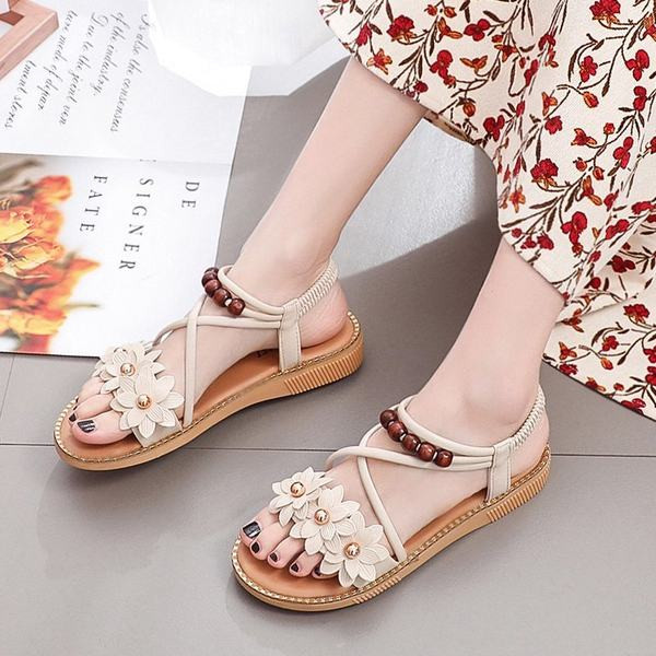 Σύγχρονα γυναικεία σανδάλια με τρισδιάστατα λουλούδια και χάντρες