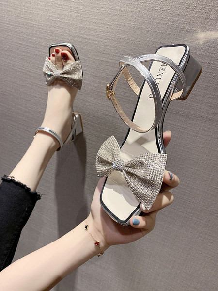 Moderne ženske sandale s trakom od kamenčića