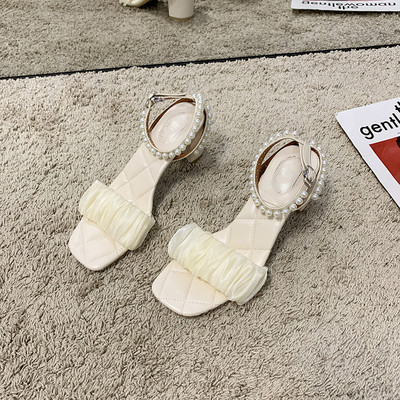 Μοντέρνα γυναικεία σανδάλια με λουράκι από πέρλες και τακούνι 8 cm