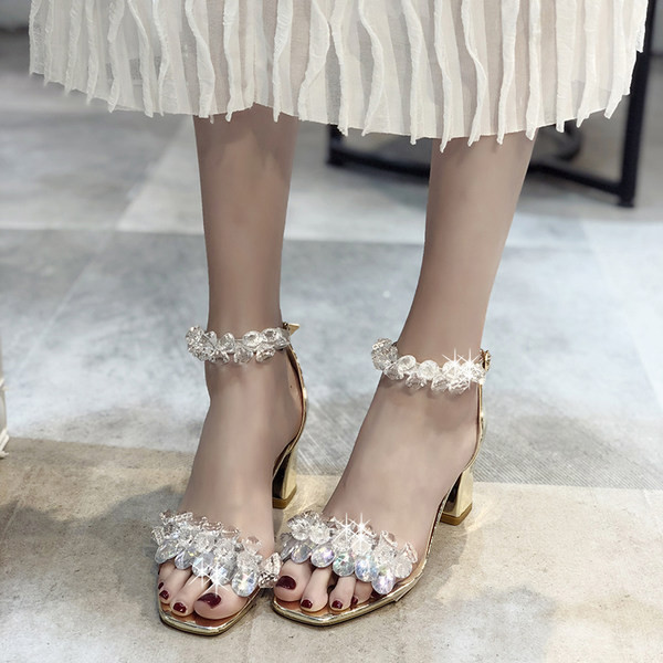 Elegantiški moteriški sandalai su kvadratiniu kulnu ir akmenukais