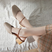 Ženske zatvorene sandale s četvrtastom petom i vezicama