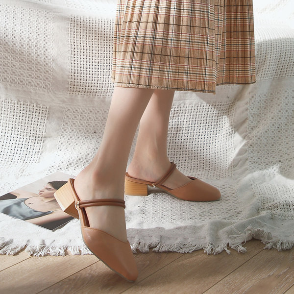 Ženske zatvorene sandale s četvrtastom petom i vezicama