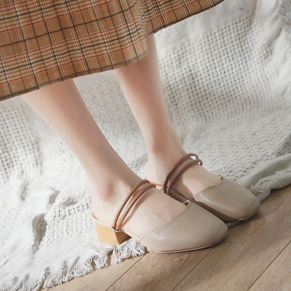 Ženske zatvorene sandale s četvrtastom petom i vezicama