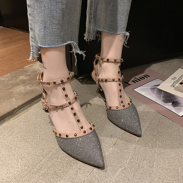 Ženske sandale na špic s petom i metalnim kockicama