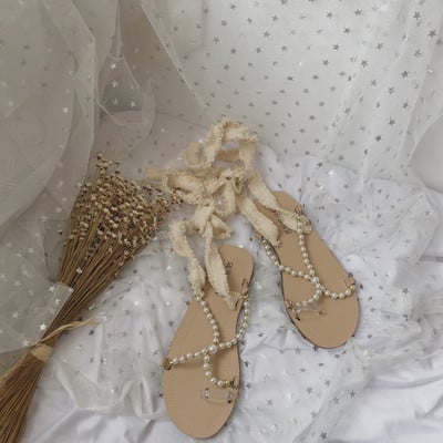 Νέο μοντέλο γυναικεία σανδάλια πάνω από τα δάχτυλα, διακοσμημένα με πέρλες