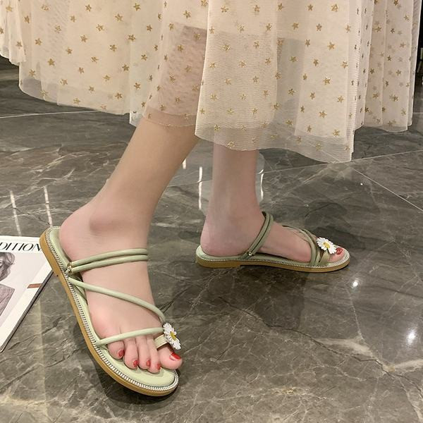 Γυναικεία σανδάλια με τρισδιάστατο λουλούδι και λουράκια