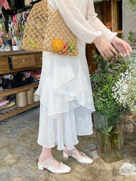 Γυναικεία κλειστά σανδάλια με μαργαριτάρι διακόσμηση