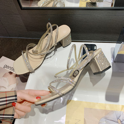 Γυναικεία σανδάλια με διακοσμητικές πέτρες και χοντρό τακούνι