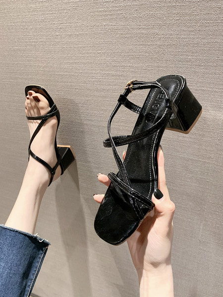 Ženske sandale s kožnim remenčićima i petom debljine 5 cm