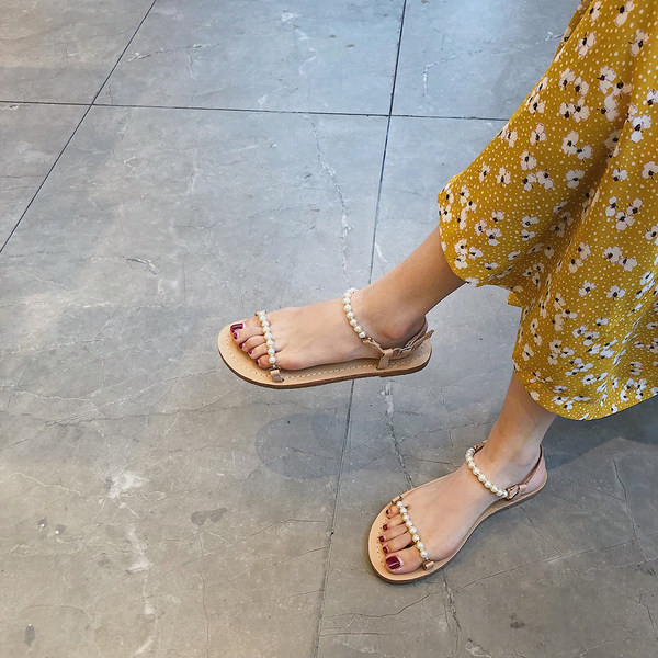 Damaki sandale u tri modela sa ukrasnim perlicama i ravnim potplatom