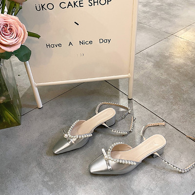 Κομψά έκο δερμάτινα σανδάλια με διακόσμηση από πέρλες