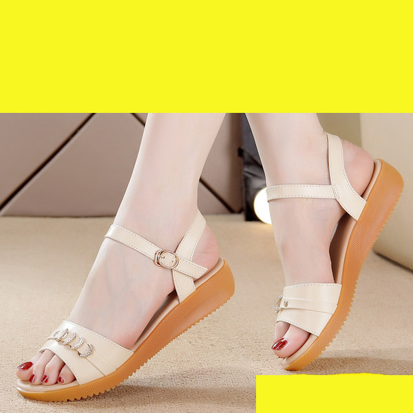 Novi model ženskih sandala od eko kože sa metalnim elementom