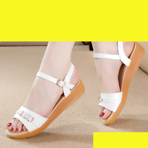 Novi model ženskih sandala od eko kože sa metalnim elementom