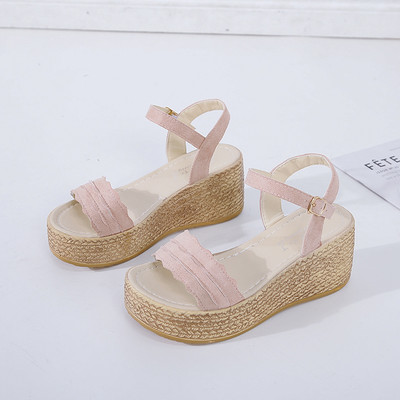 Γυναικεία μοντέρνα σανδάλια με πλατφόρμα 7 cm