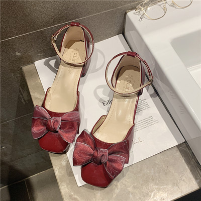 Sieviešu slēgtas sandales ar lenti un sprādzi