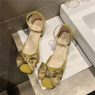 Sieviešu slēgtas sandales ar lenti un sprādzi