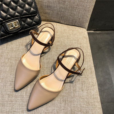 Γυναικεία γυναικεία σανδάλια με διάφορα χρώματα