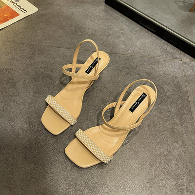 Μοντέρνα γυναικεία σανδάλια με λεπτό τακούνι 6 εκατοστά και δερμάτινα λουράκια