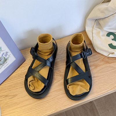 Casual γυναικεία σανδάλια σε επίπεδη σόλα με  λουράκια