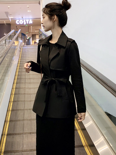 Γυναικείο γιλέκο για την άνοιξη με ζώνη στη μέση