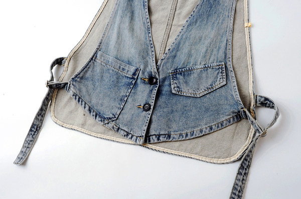 Moderan ženski prsluk od teksasa s tekstilnim dijelom