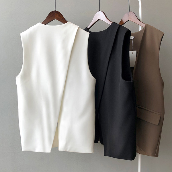 Sieviešu veste ar asimetrisku vesti ar brīvu piegriezumu