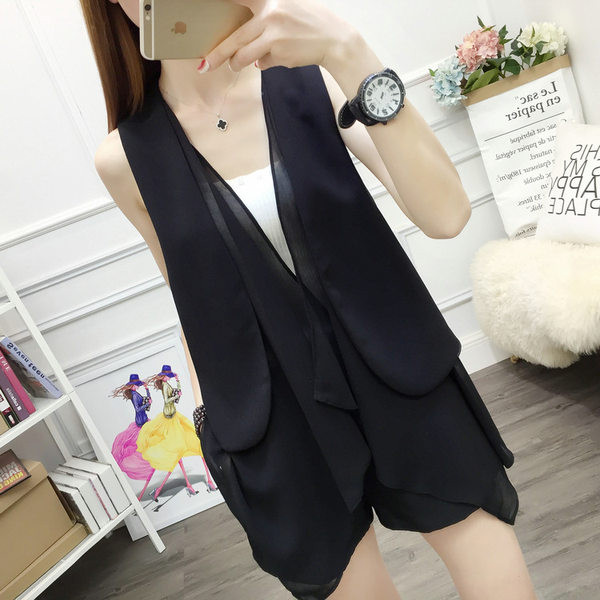 Γυναικείο γιλέκο μοντέρνο με ντεκολτέ  σε λευκό και μαύρο χρώμα