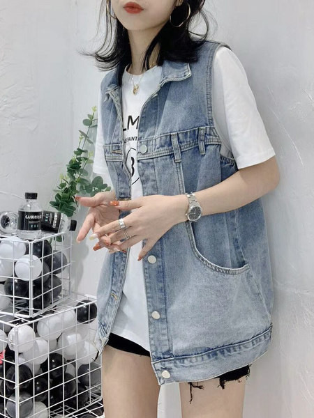 Γυναικείο casual γιλέκο με τσέπες και κουμπιά - δύο μοντέλα