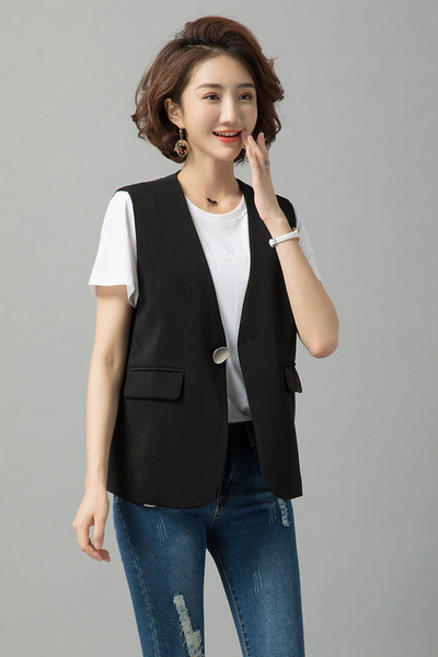 Novi model ženskog prsluka s gumbima i špic izrezom