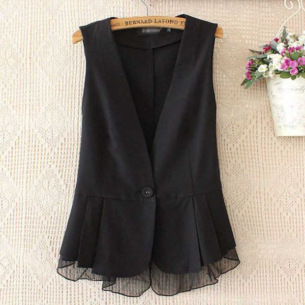 Elegantiška moteriška liemenė su nėriniais ir sagute