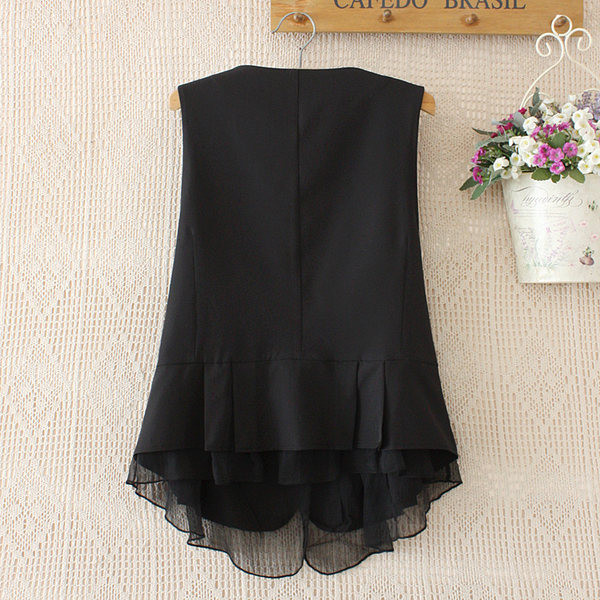 Elegantiška moteriška liemenė su nėriniais ir sagute