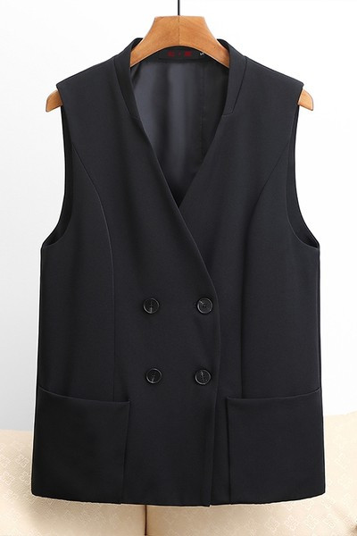 Moderan proljetni prsluk s dvorednim kopčanjem i džepovima