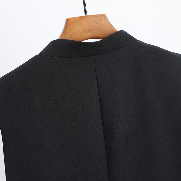 Moderan proljetni prsluk s dvorednim kopčanjem i džepovima