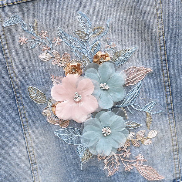 Γυναικείο γιλέκο τζιν με τρισδιάστατα λουλούδια