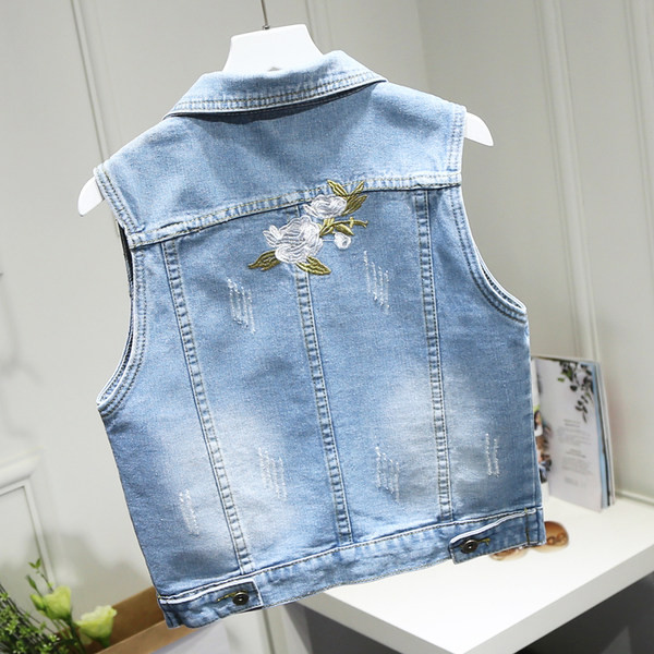 Γυναικείο γιλέκο μοντέρνο με κεντήματα και κουμπιά