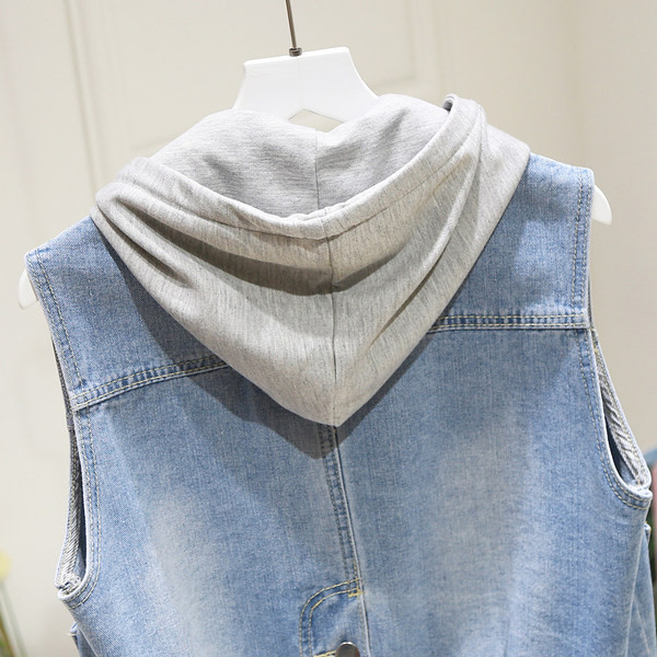 Ženski traper prsluk s kapuljačom i gumbima