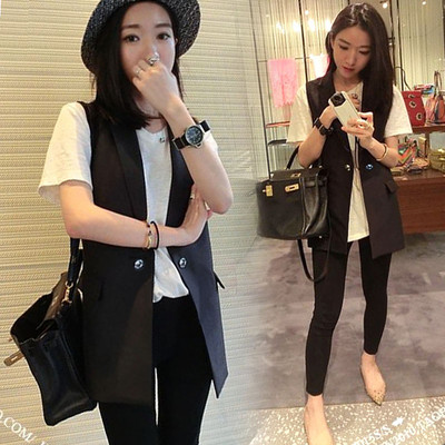 Γυναικείο μοντέρνο γιλέκο με μεσαίο μήκος και κουμπιά