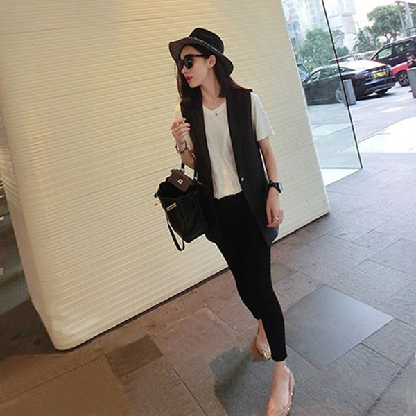 Γυναικείο μοντέρνο γιλέκο με μεσαίο μήκος και κουμπιά