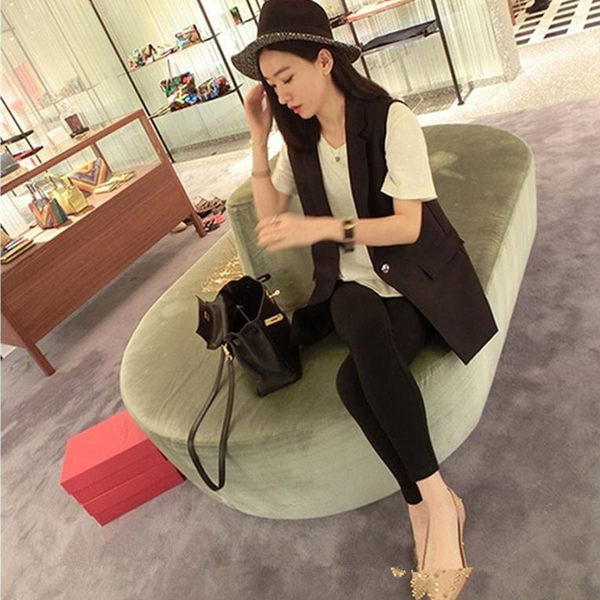 Γυναικείο μοντέρνο γιλέκο με μεσαίο μήκος και κουμπιά