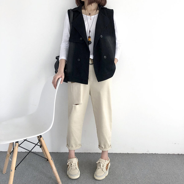 Γυναικείο casual γιλέκο με κουμπιά σε μαύρο χρώμα